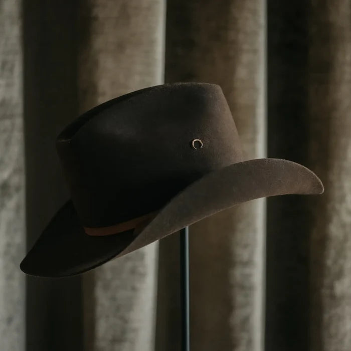 Naja Crescent Moon Hat Pin