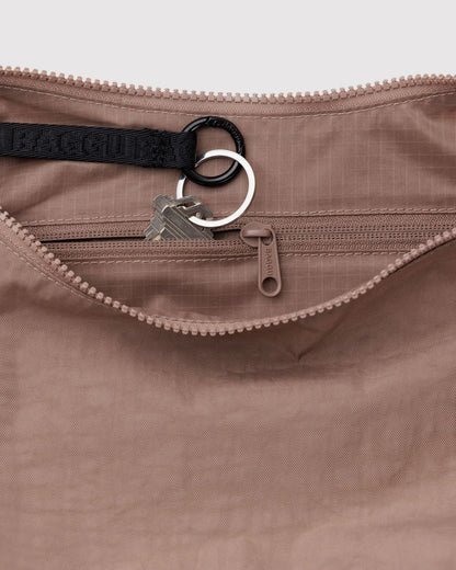 BAGGU - Medium Nylon Crescent Bag in Toasted Almond