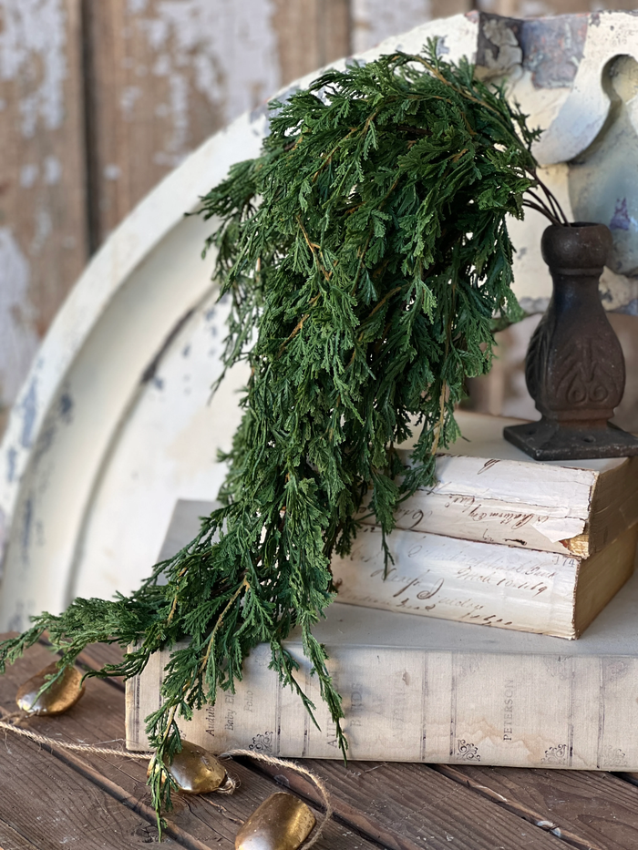 Emerald Falls Soft-Touch Cedar Hanging | 28"