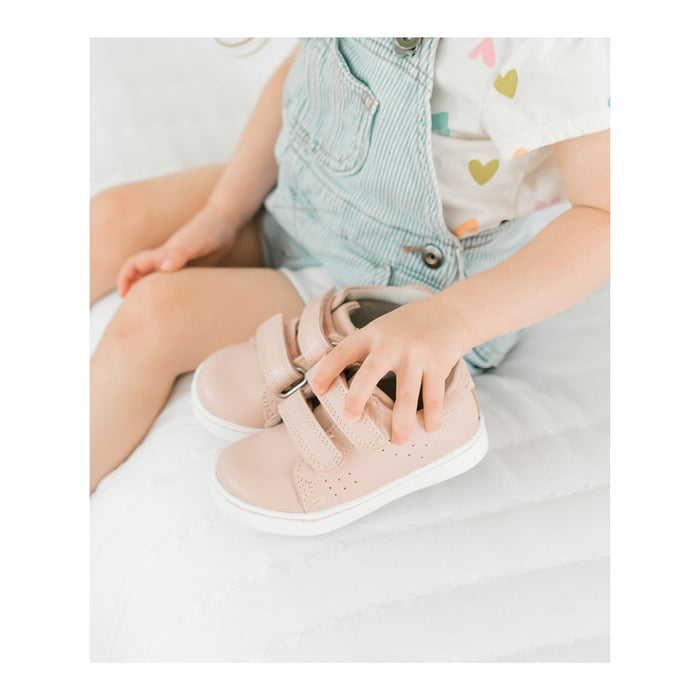 L'Amour Shoes Toddler Girls Kenzie Double Velcro Pink Leather Sneaker