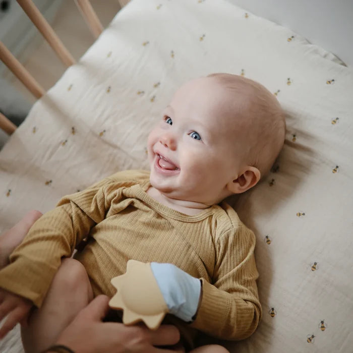 Mushie - Extra Soft Muslin Crib Sheet in Kites