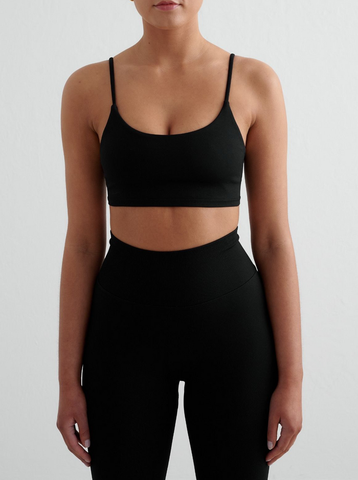 Shape Seamless Strap Bra in Black