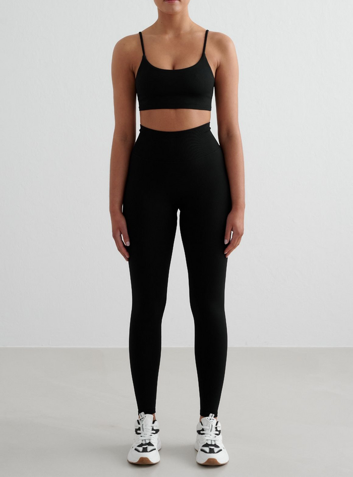 Shape Seamless Strap Bra in Black
