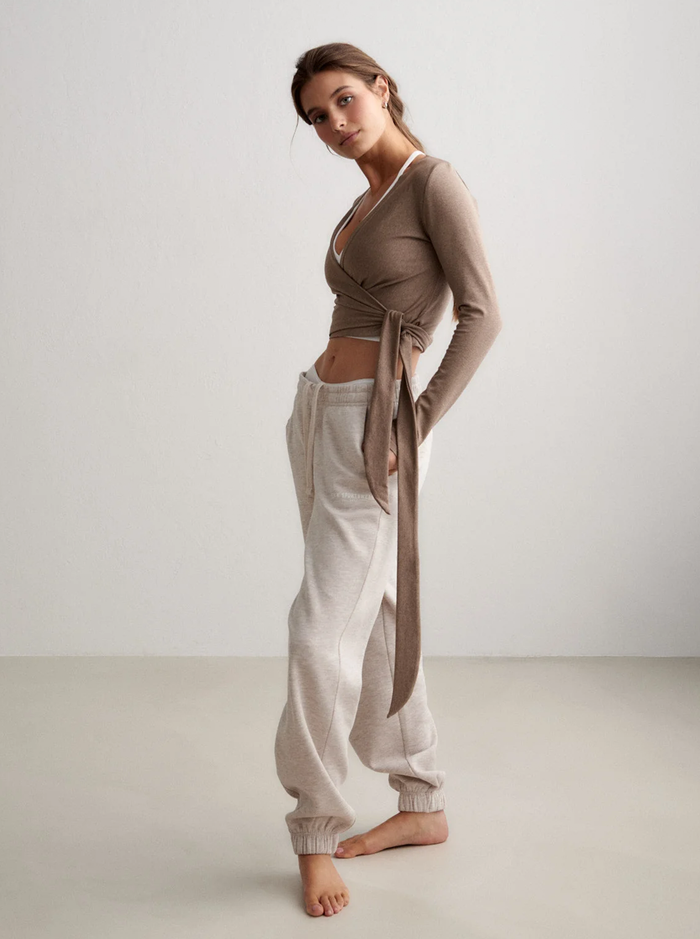 Shape Seamless Wrap Long Sleeve in Espresso Melange