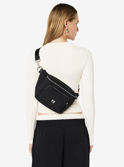 Signature Cross Body Bag in Black