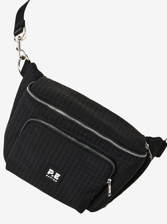 Signature Cross Body Bag in Black