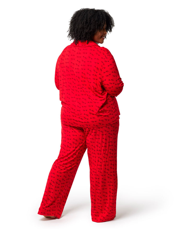 Cozy red pajamas with a playful print, featuring a relaxed fit and long sleeves, perfect for stylish comfort at home.